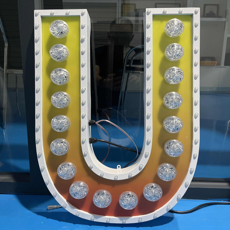 为何游乐场合常用金属LED发光字标识装饰？？？